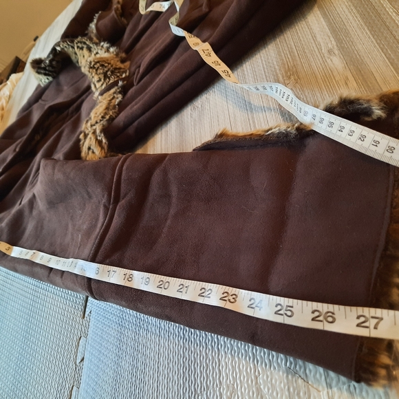 Loire NY Faux Fur Lined and Suede Windblocking Pop Up  Faux Fur Collar - Picture 9 of 11